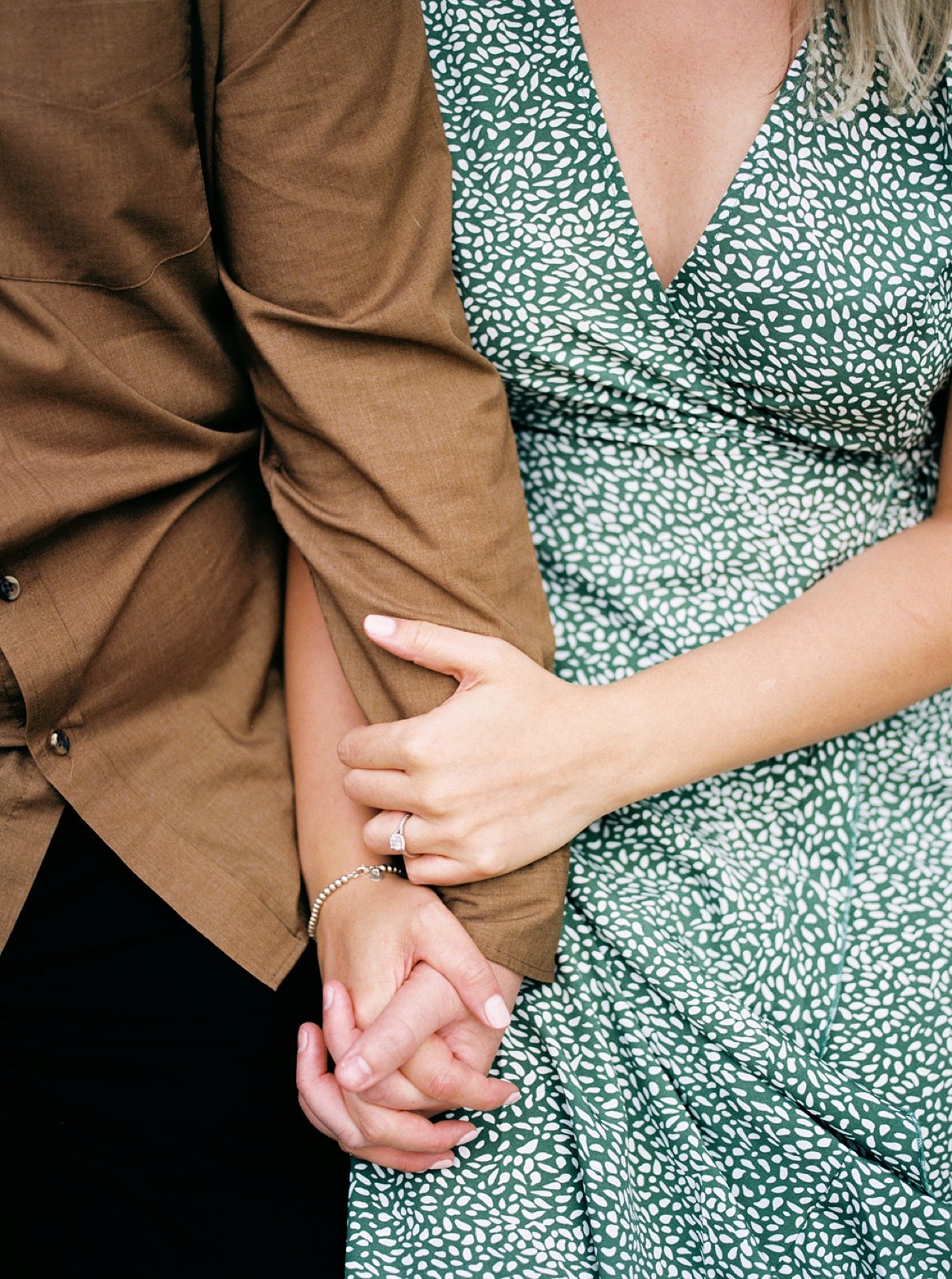 How to choose your engagement session outfits